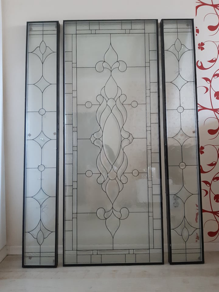 Door Model 342 — Crystal Fleur stained glass detail